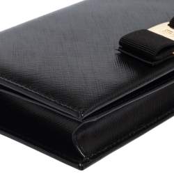 مملوكة مسبقًا محفظة بسلسلة سالفاتوري فيراغامو ميس فارا جلد أسود  