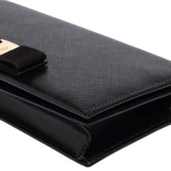 مملوكة مسبقًا محفظة بسلسلة سالفاتوري فيراغامو ميس فارا جلد أسود  