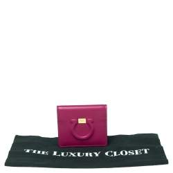 مملوكة مسبقًا محفظة سالفاتوري فيراغامو جلد وردي مزين غانسيني مضغوطة