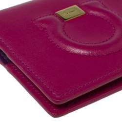 مملوكة مسبقًا محفظة سالفاتوري فيراغامو جلد وردي مزين غانسيني مضغوطة