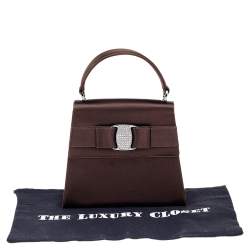 Pre Owned حقيبة سالفاتوري فيراغامو ساتان بني داكن مزخرف كريستال بفيونكة ويد علوية