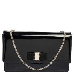 مملوكة مسبقًا محفظة بسلسلة سالفاتوري فيراغامو قلاب فيونكة فارا جلد لامع أسود