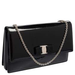 مملوكة مسبقًا محفظة بسلسلة سالفاتوري فيراغامو قلاب فيونكة فارا جلد لامع أسود