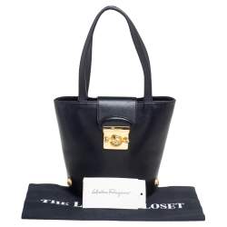 Pre Owned Salvatore Ferragamo Black Leather Vintage Flap-Lock Bucket Bag 