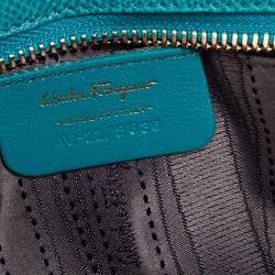 مملوكة مسبقًا Salvatore Ferragamo Teal Blue Lizard Embossed Gancini Chain Clutch