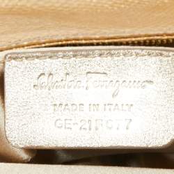 مملوكة مسبقًا Salvatore Ferragamo Metallic Gold Karung Leather Fold Over Clutch