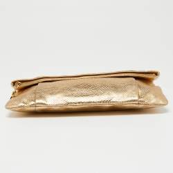 مملوكة مسبقًا Salvatore Ferragamo Metallic Gold Karung Leather Fold Over Clutch