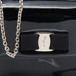 Pre Owned حقيبة كتف سالفاتوري فيراغامو جلد أسود لامع مزينة فيونكة فارا بسلسلة