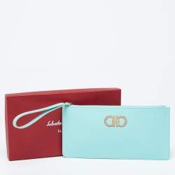 مملوكة مسبقًا Salvatore Ferragamo Tiffany Green Leather Gancio Wristlet Clutch