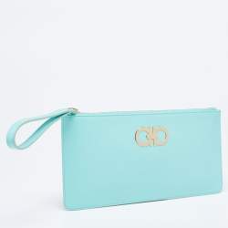 مملوكة مسبقًا Salvatore Ferragamo Tiffany Green Leather Gancio Wristlet Clutch