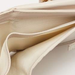 مملوكة مسبقًا محفظة سالفاتوري فيراغامو روكيا جلد نقشة السحلية وجلد بيج مضغوطة