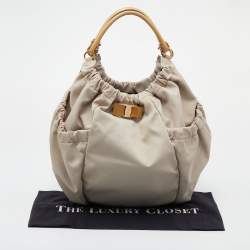 Pre Owned حقيبة هوبو سالفاتوري فيراغامو جلد لامع ونايلون بيج