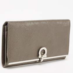 مملوكة مسبقًا Salvatore Ferragamo Grey Saffiano Leather Gancini Clip Flap Wallet
