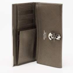 مملوكة مسبقًا Salvatore Ferragamo Grey Saffiano Leather Gancini Clip Flap Wallet