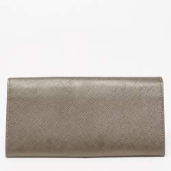 مملوكة مسبقًا Salvatore Ferragamo Grey Saffiano Leather Gancini Clip Flap Wallet