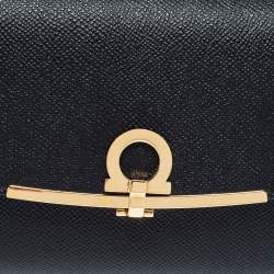 مملوكة مسبقًا حقيبة كلتش سالفاتوري فيراغامو غانسيو جلد أسود بكبسون بقلاب