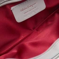 مملوكة مسبقًا Salvatore Ferragamo Silver Satin Vara Bow Crossbody Bag