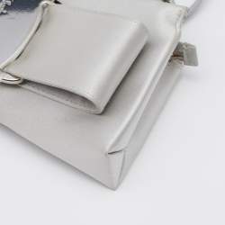 مملوكة مسبقًا Salvatore Ferragamo Silver Satin Vara Bow Crossbody Bag