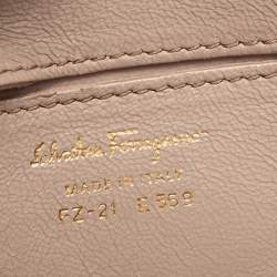 مملوكة مسبقًا حقيبة سالفاتوري فيراغامو صوفيا جلد نقش تمساح بيج بيد علوية