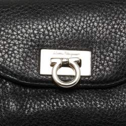 مملوكة مسبقًا Salvatore Ferragamo Black Grained Leather Gancini Trifolfd Wallet