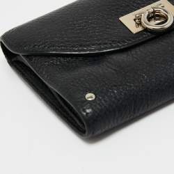 مملوكة مسبقًا Salvatore Ferragamo Black Grained Leather Gancini Trifolfd Wallet