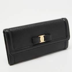 Pre Owned Salvatore Ferragamo Black Leather Vara Bow Continental Wallet