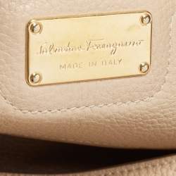 Pre Owned Salvatore Ferragamo Beige Leather Amy Tote