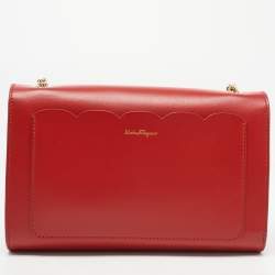 Pre Owned Salvatore Ferragamo Red Leather Floral Button Chain Clutch
