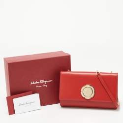 Pre Owned Salvatore Ferragamo Red Leather Floral Button Chain Clutch
