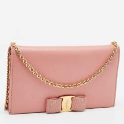مملوكة مسبقًا Salvatore Ferragamo Peach Leather Miss Vara Wallet on chain 