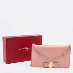 مملوكة مسبقًا Salvatore Ferragamo Peach Leather Miss Vara Wallet on chain 