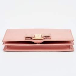 مملوكة مسبقًا Salvatore Ferragamo Peach Leather Miss Vara Wallet on chain 