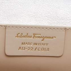 Pre Owned Salvatore Ferragamo Gold Leather Vara Bow Chain Clutch