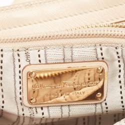 Pre Owned Salvatore Ferragamo Beige/Off White Woven Leather Gancini Chain Clutch