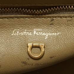 مملوكة مسبقًا Salvatore Ferragamo Olive Green Leather Medium Boxyz Top Handle Bag