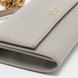 مملوكة مسبقًا Salvatore Ferragamo Grey Leather Gancini Wallet On Chain