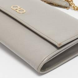 مملوكة مسبقًا Salvatore Ferragamo Grey Leather Gancini Wallet On Chain