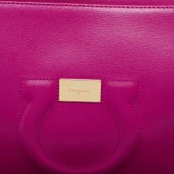 Pre Owned Salvatore Ferragamo Pink Leather Gancini Embossed Wristlet Zip Pouch