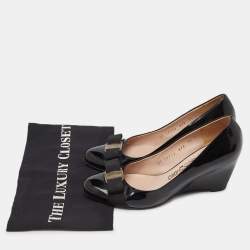 مملوكة مسبقًا Salvatore Ferragamo Black Patent Leather Vara Bow Wedge Pumps Size 38