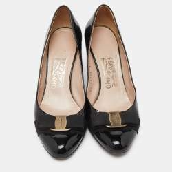 مملوكة مسبقًا Salvatore Ferragamo Black Patent Leather Vara Bow Wedge Pumps Size 38