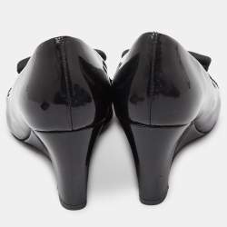 مملوكة مسبقًا Salvatore Ferragamo Black Patent Leather Vara Bow Wedge Pumps Size 38