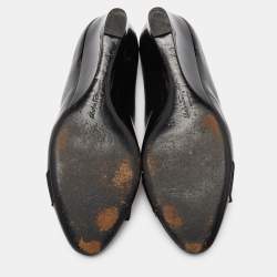 مملوكة مسبقًا Salvatore Ferragamo Black Patent Leather Vara Bow Wedge Pumps Size 38