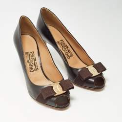 Pre Owned Salvatore Ferragamo Brown Leather Vara Bow Pumps Size 38