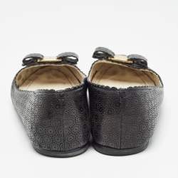 مملوكة مسبقًا Salvatore Ferragamo Black Perforated Leather Vara Lace Bow Ballet Flats Size 40