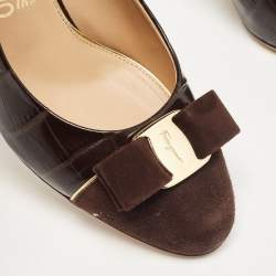 Pre Owned Salvatore Ferragamo Brown Embossed Croc and Suede Vara Bow Pumps 39