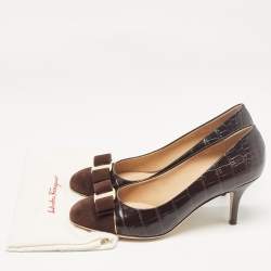 Pre Owned Salvatore Ferragamo Brown Embossed Croc and Suede Vara Bow Pumps 39