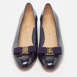 Pre Owned Salvatore Ferragamo Navy Blue Patent Leather Vara Bow Pumps Size 39
