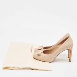 Salvatore Ferragamo Beige Leather Vara Bow Pumps Size 37.5