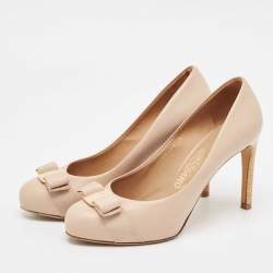 Salvatore Ferragamo Beige Leather Vara Bow Pumps Size 37.5