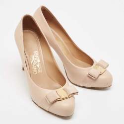 Salvatore Ferragamo Beige Leather Vara Bow Pumps Size 37.5